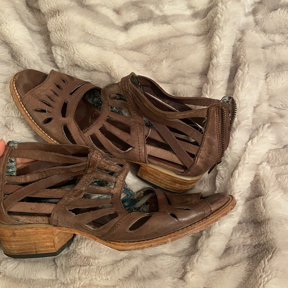 Freebird by Steven brown caged sandals Sz. 9